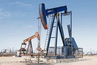 Recortan previsión a firmas petroleras