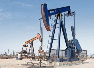 Recortan previsión a firmas petroleras