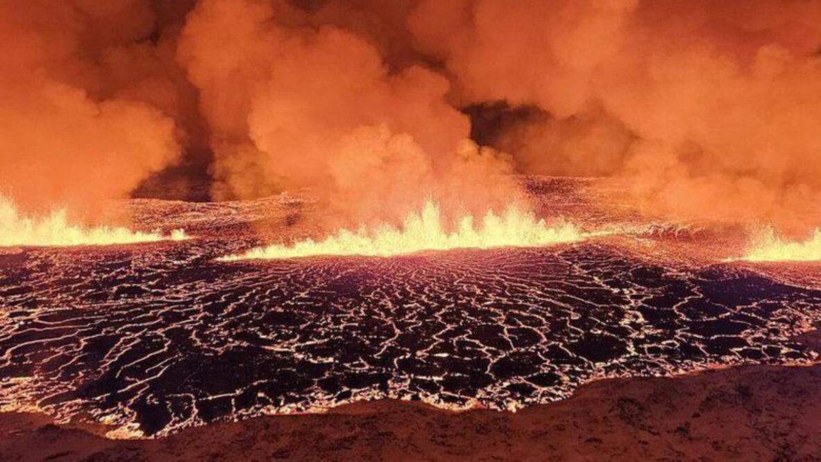 La nube de dióxido de azufre generada por el volcán se desplazó hacia el sur y sureste y posteriormente giró al norte y noroeste, hacia el Atlántico Norte, alejándose de los núcleos poblados.