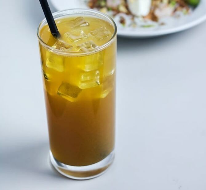 Bebidas hidratantes con ingredientes naturales