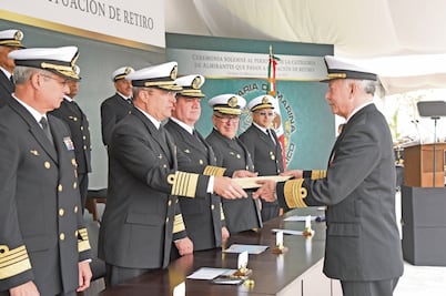 Reconoce Semar a 11 almirantes que se jubilan 