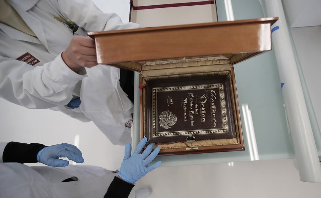 Hace unos días partió una caravana del Archivo General de la Nación (AGN) hacia Palacio Nacional, bajo un estricto sistema de seguridad. La camioneta llevaba el Acta de Independencia, los "Sentimientos de la Nación", las Constituciones de 1814, 1824 y 1857; y la Carta Magna de 1917.