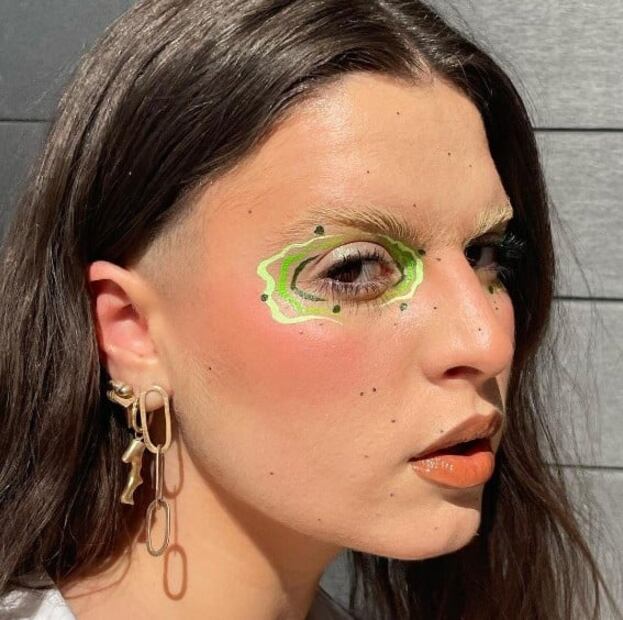 Alerta tendencia: Delineado de colores para triunfar en verano