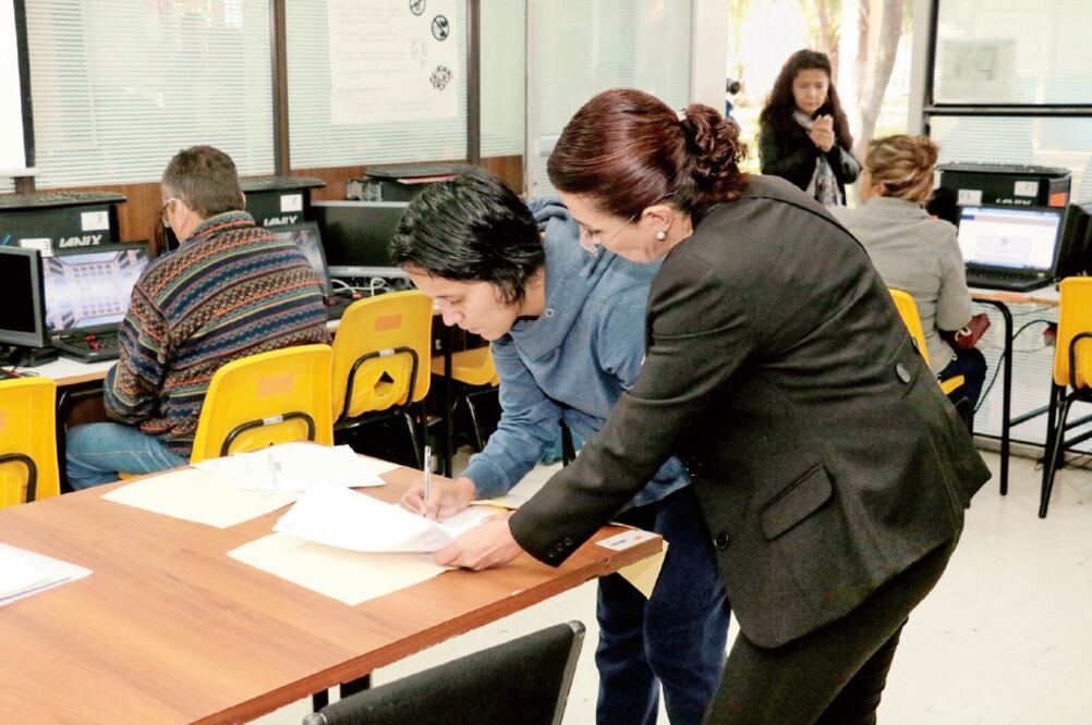 La Secretaría de Educación Pública informó que autoridades del sector en la Ciudad de México, Puebla y Tabasco se coordinaron para trasladar a los profesores de Chiapas y Oaxaca a 34 sedes externas de aplicación (SEP)
