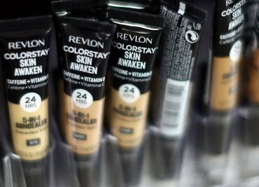 Estas son las 3 razones detrás de la caída de Revlon, la icónica marca de cosméticos de EU