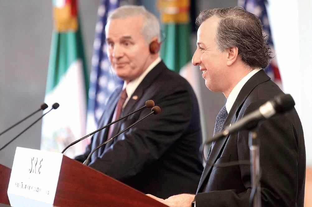 Luego de la firma de convenios con el gobernador de Minnesota, Mark Dayton, el canciller José Antonio Meade habló sobre el perfil de Miguel Basáñez (EFE)