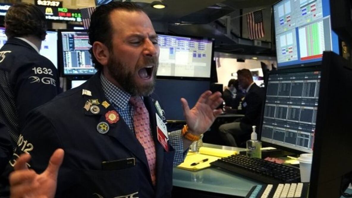 La Bolsa de Nueva York tuvo que suspender sus transacciones por 15 minutos. Foto: AFP