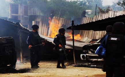 Se enfrentan en Oaxaca colonos y transportistas durante 5 horas