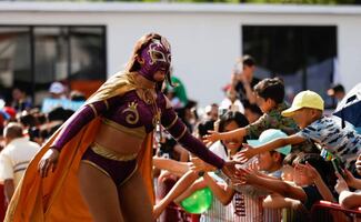 Con motivo del Día del Niño y la Niña, la lucha libre se apodera de la alcaldía Cuauhtémoc; Alessandra Rojo de la Vega entrega Copa