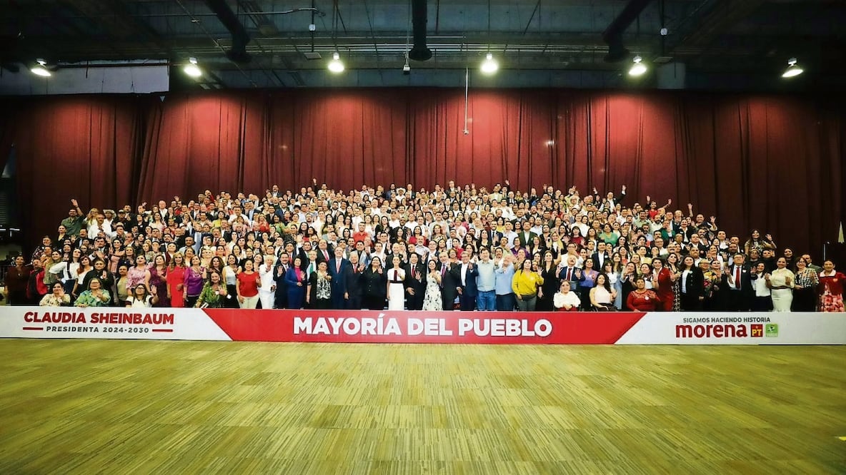 Claudia Sheinbaum Pardo, virtual presidenta electa, se reunió con los diputados electos de Morena, PT y PVEM y les recordó que su compromiso es beneficiar al pueblo. Foto: Especial