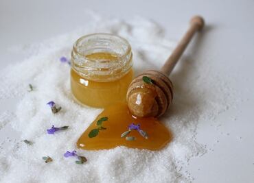 Cómo utilizar miel para reducir cicatrices del acné