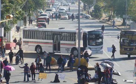 Trabajadores de Salud protestan contra IMSS-Bienestar en Oaxaca; toman carreteras y plazas comerciales