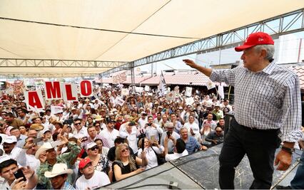 AMLO: Castañón recibe presión, no quieren que se revisen los contratos del NAIM