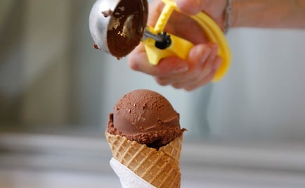 Buscan hoy romper récord de comer helado al mismo tiempo