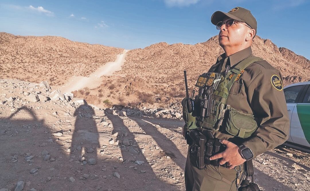 Un oficial del Servicio de Aduanas y Protección Fronteriza en El Paso, Texas. Foto: de Ángel Colmenares. EFE