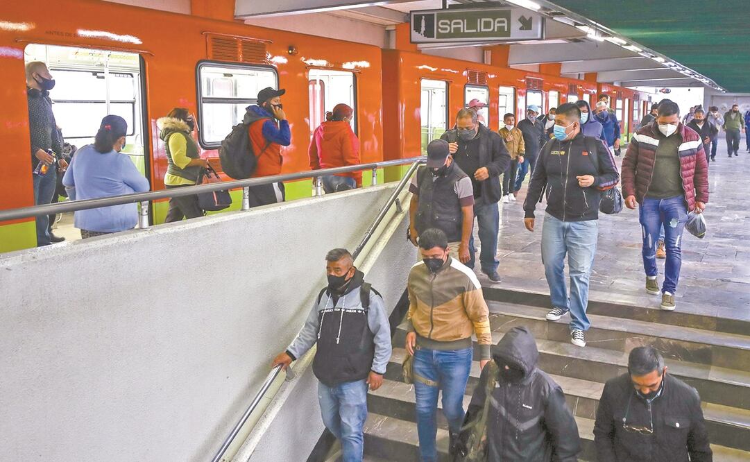 En el reinicio de la Línea 3 del Metro, capitalinos viajaron sin mayor problema. Además, se observó poca gente, pese a que es una de las que tiene mayor afluencia y preferencia de toda la red. Foto: Diego Simón. EL UNIVERSAL