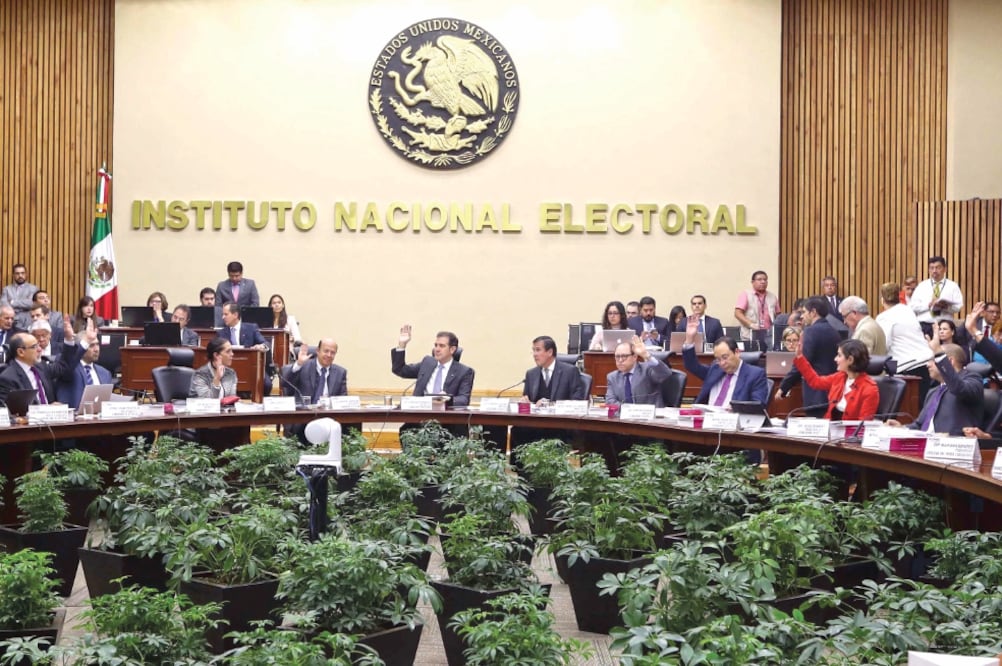 Reducción. Sin impuestos, la percepción de los consejeros quedará en 91 mil 473 pesos al mes, es decir, 86 mil 974 pesos menos. Foto: ARCHIVO EL UNIVERSAL