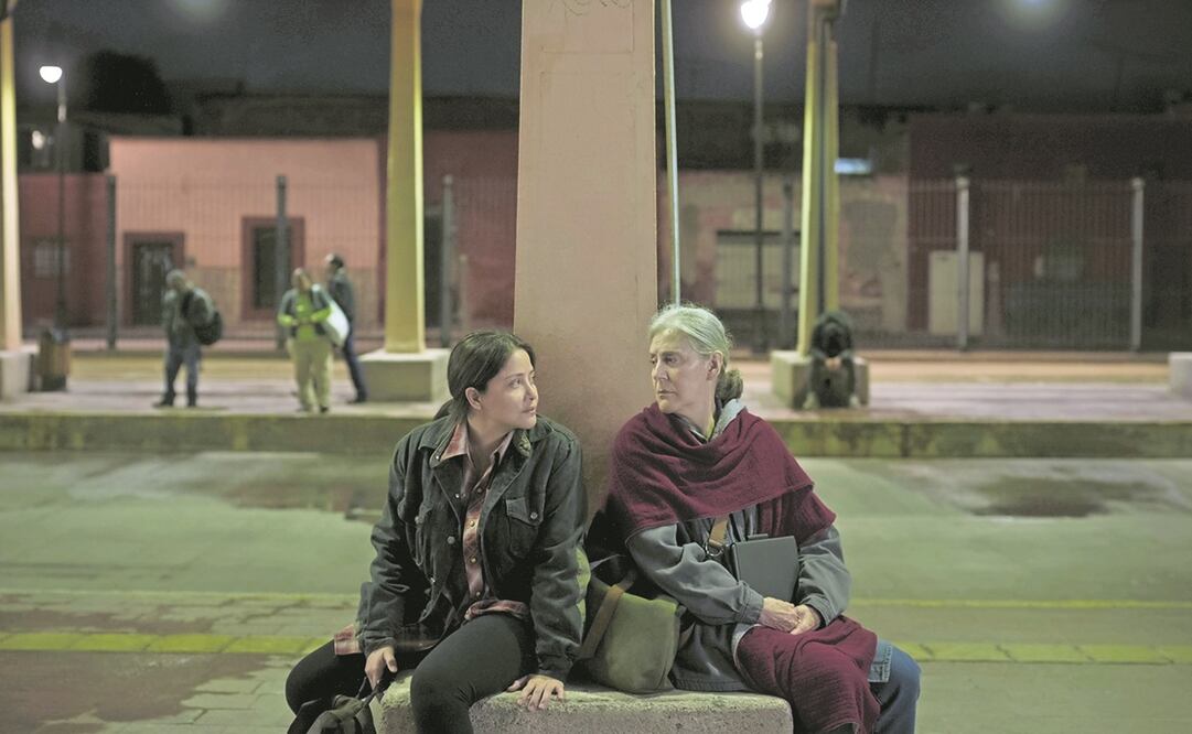 En Ruido interpreta a una periodista que acompaña a una madre que busca a su hija desaparecida. Foto: Netflix