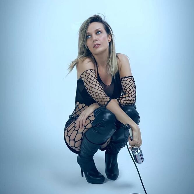 La cantante de "Azúcar amargo" lució su cintura de avispa y sorprendió a sus fans / Foto: Instagram @fey