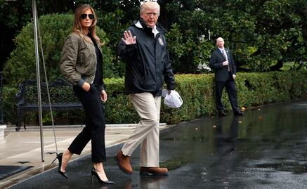 Critican a Melania Trump por llevar tacones para visitar zona devastada por "Harvey"