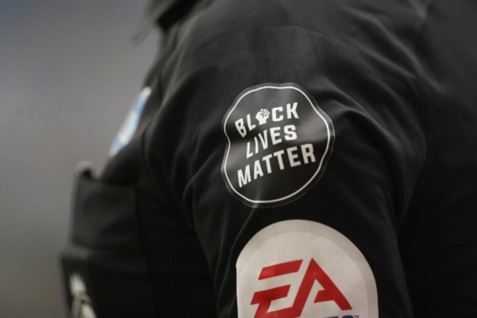 La Premier League se une a protesta racial en sus uniformes 