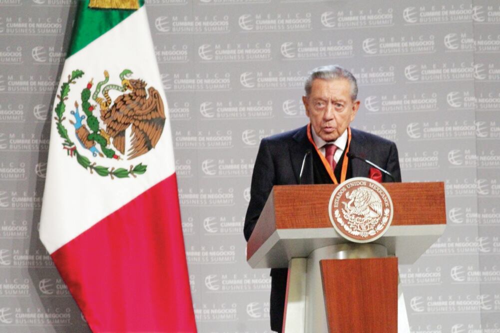 Miguel Alemán Velasco comentó que los retos de México son su crecimiento económico, la solidez de sus instituciones y la certidumbre de sus leyes, por lo que es necesario aprovechar las oportunidades de la inversión pública. (FOTO: OMAR CONTRERAS)