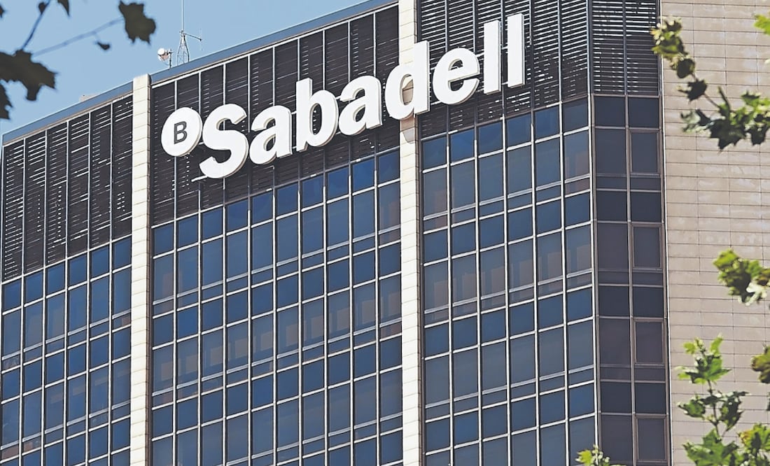La oferta mejorada del BBVA es 10% superior a la inicial, pero el Consejo de Administración del Sabadell volvió a rechazarla ayer y recomienda a los accionistas que no acepten el canje, al considerarlo “insuficiente”.