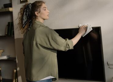 Cómo limpiar la pantalla de tu televisión sin rayarla