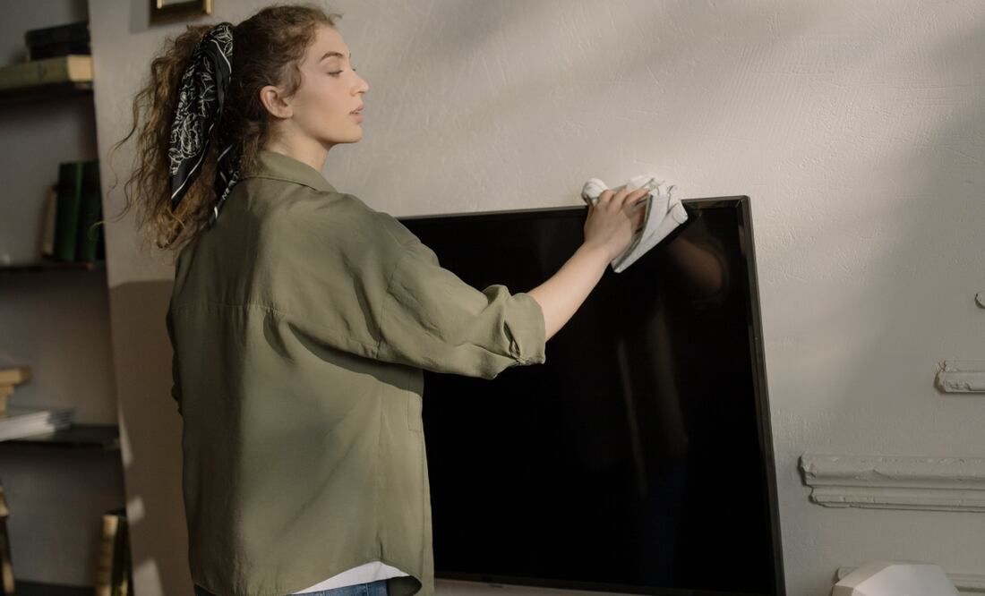Una mala limpieza de la TV puede dañar su apariencia y sistema. Imagen: Pexels