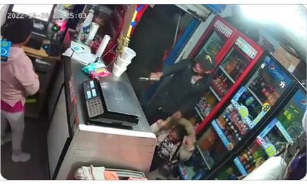 Video.“¡Por favor, ayuda!”, hombres armados asaltan tiendita de una señora en Zumpango