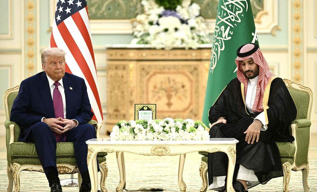 El presidente Donald Trump y el príncipe heredero saudí, Mohammed bin Salman, durante una reunión bilateral en Riad. FOTO: BRENDAN SMIALOWSKI. AFP