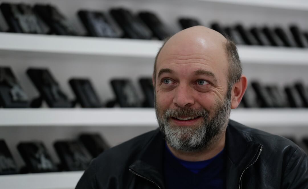 El artista mexicano Carlos Amorales creó la obra "La vida en los pliegues" para la Bienal de Venecia. Foto: Iván Stephens / Archivo EL UNIVERSAL