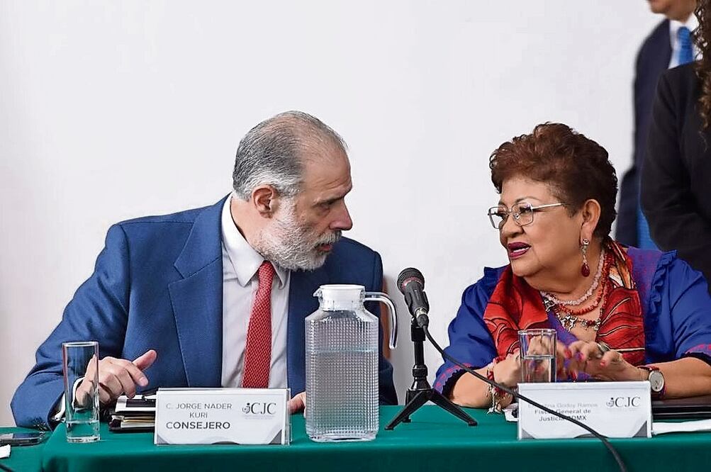 El presidente del Consejo Judicial Ciudadano Jorge Nader Kuri, encabezó la entrevista realizada a la fiscal, Ernestina Godoy. Foto: Especial