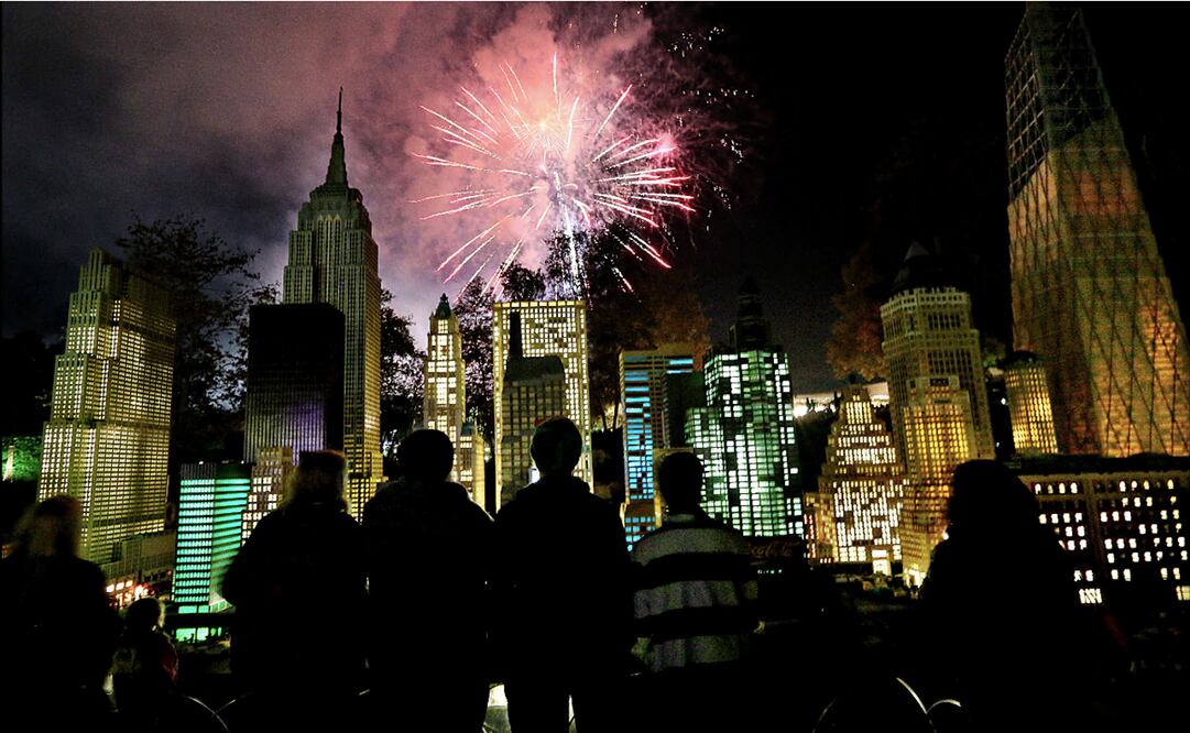 Ya sea por diversión, tradición o convicción (o las tres juntas) la gente se ayuda con rituales para iniciar de la mejor manera un nuevo ciclo - Foto: Sandy Huffaker/AP