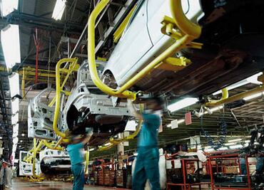 Aranceles impuestos por EU afectan a la industria automotriz de América del Norte; impactarán a los consumidores, advierte AMIA