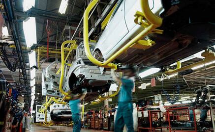 Aranceles impuestos por EU afectan a la industria automotriz de América del Norte; impactarán a los consumidores, advierte AMIA