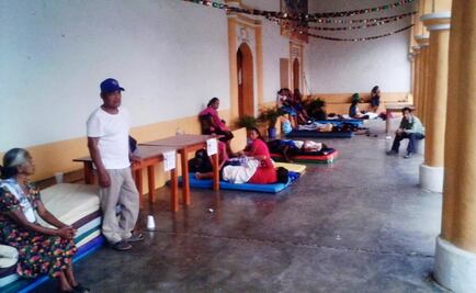 Desalojan a 180 personas por fuerte olor a gasolina en Oaxaca 