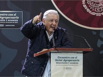 "¡Al carajo! México no quiere más pobreza ni humillación", dice AMLO contra conservadores