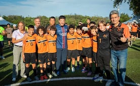 Samuel García inaugura la cancha 550 en Nuevo León; presume récord rumbo al Mundial 2026