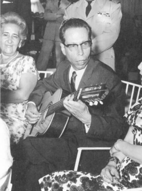 Con guitarra hasta el más feo ligaba