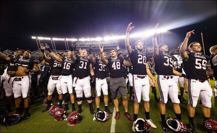 Firman ley en California para que atletas universitarios reciban dinero