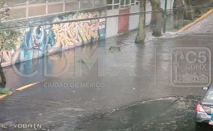 Por lluvia, registran inundaciones en calles de Tlalpan