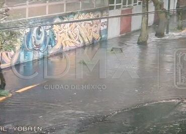 Por lluvia, registran inundaciones en calles de Tlalpan
