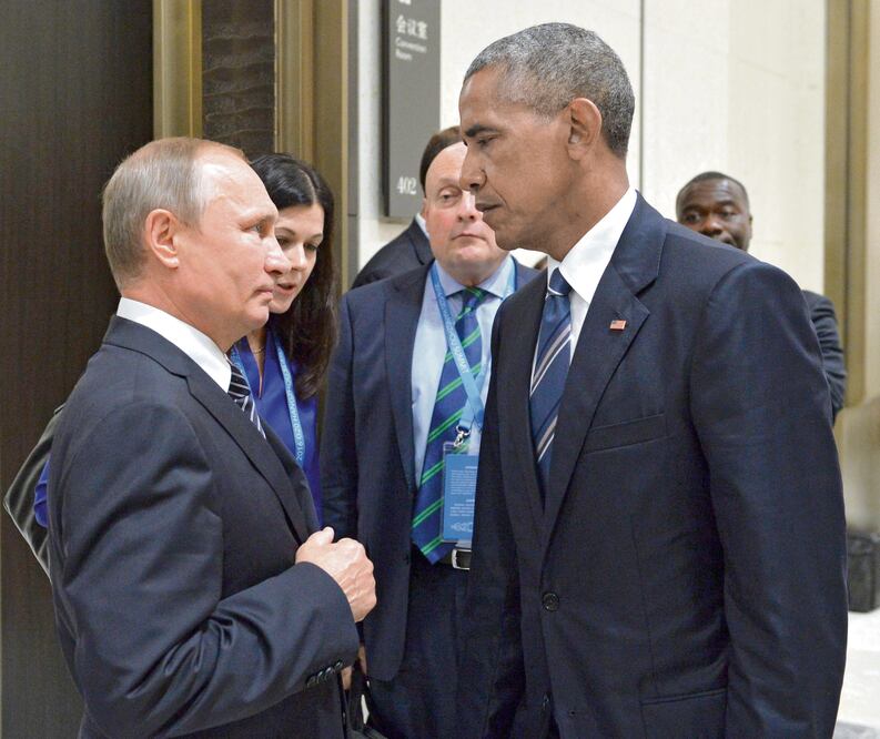 El presidente ruso, Vladimir Putin, y su homólogo estadounidense, Barack Obama, conversaron ayer durante una reunión celebrada en los márgenes de la cumbre del G20 en Hangzhou (ALEXEI DRUZHININ. EFE)