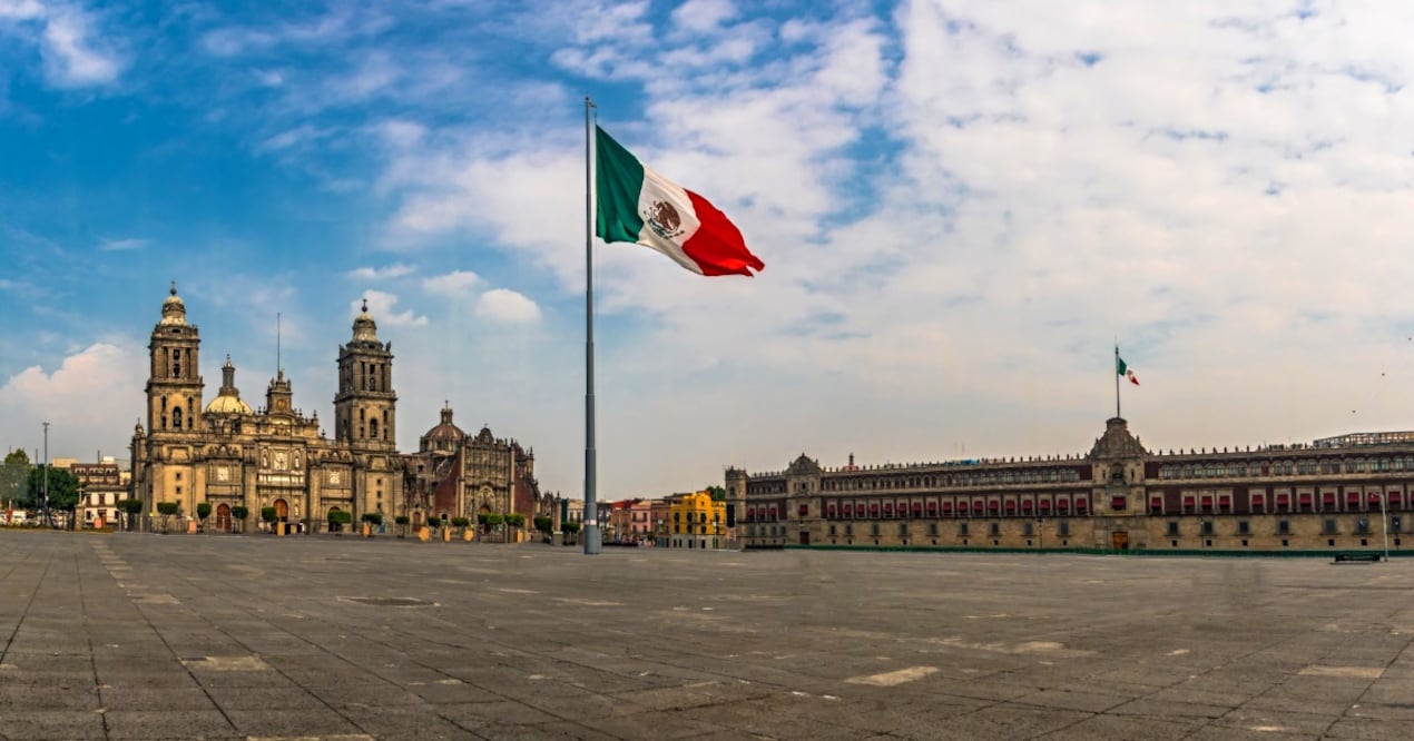 De acuerdo con Fitch, la perspectiva estable refleja la opinión de la agencia de que la calificación de México tiene margen para soportar el entorno económico más complejo. Foto: Istock