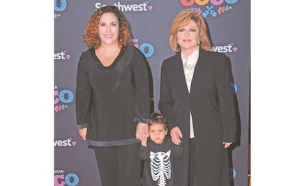 Angélica María peleó por cantar a Manzanero