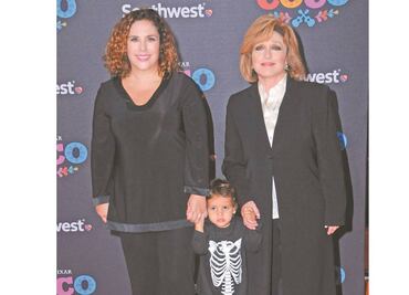 Angélica María peleó por cantar a Manzanero