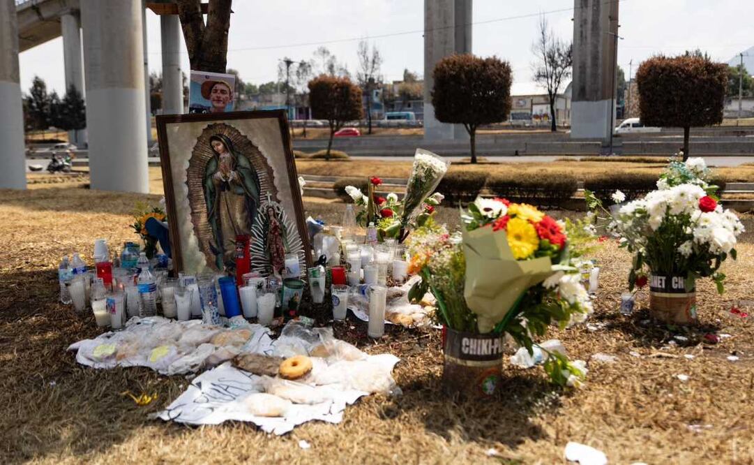Crece memorial dedicado a las víctimas de explosión de pipa de gas en Iztapalapa. Foto: Hugo Salvador / EL UNIVERSAL