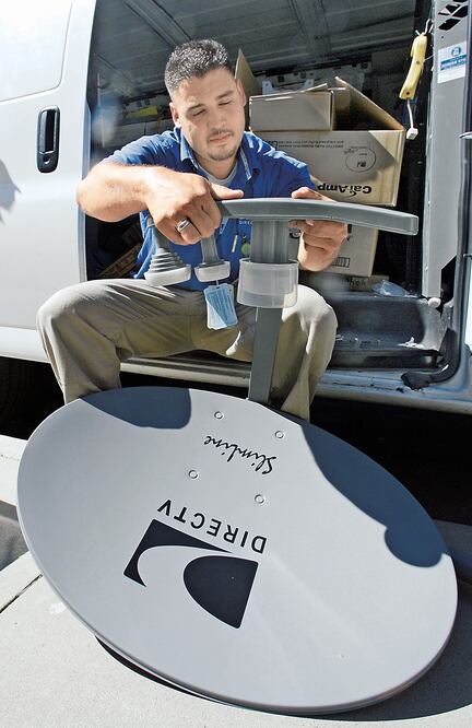 Analistas señalan que hace falta saber si AT&T adquirirá 59% de Sky que pertenece a Televisa o si ésta comprará 41% que ahora pertenece a DirecTV (ARCHIVO EL UNIVERSAL)