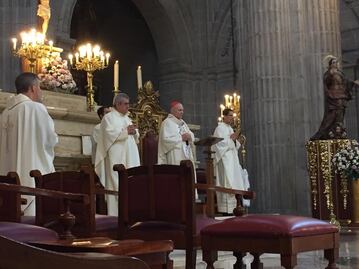 El arzobispo Carlos Aguiar Retes eleva una súplica por AMLO y su gabinete